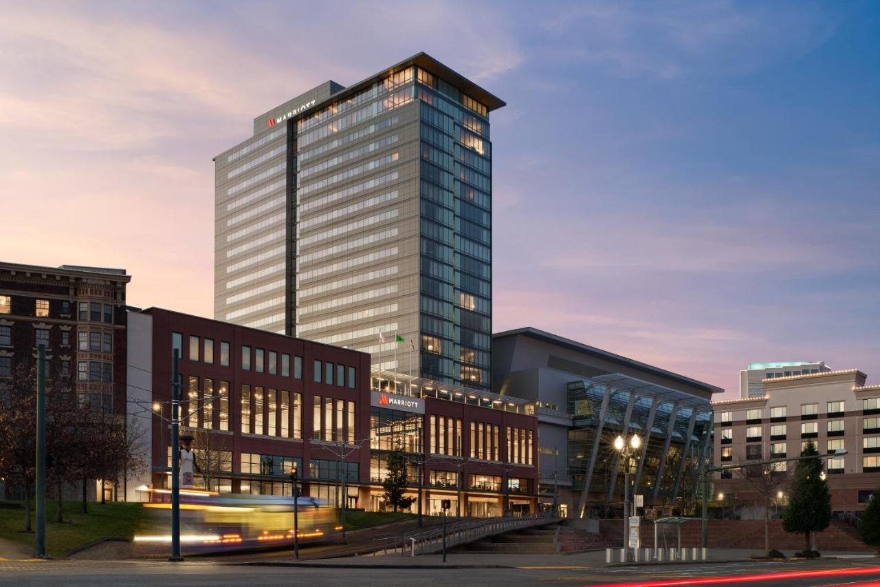 Отель Marriott Tacoma Downtown Экстерьер фото