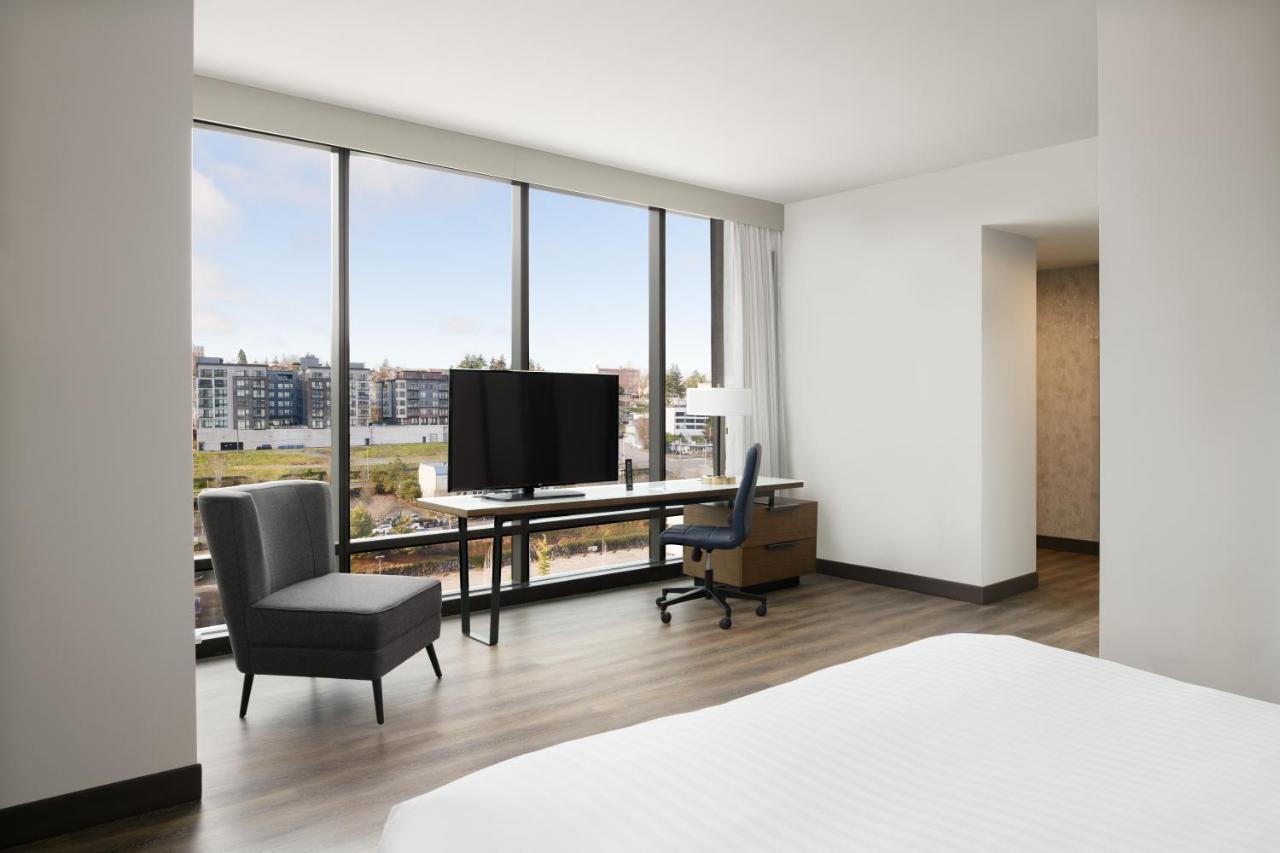 Отель Marriott Tacoma Downtown Экстерьер фото