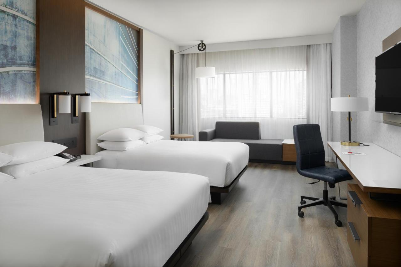 Отель Marriott Tacoma Downtown Экстерьер фото