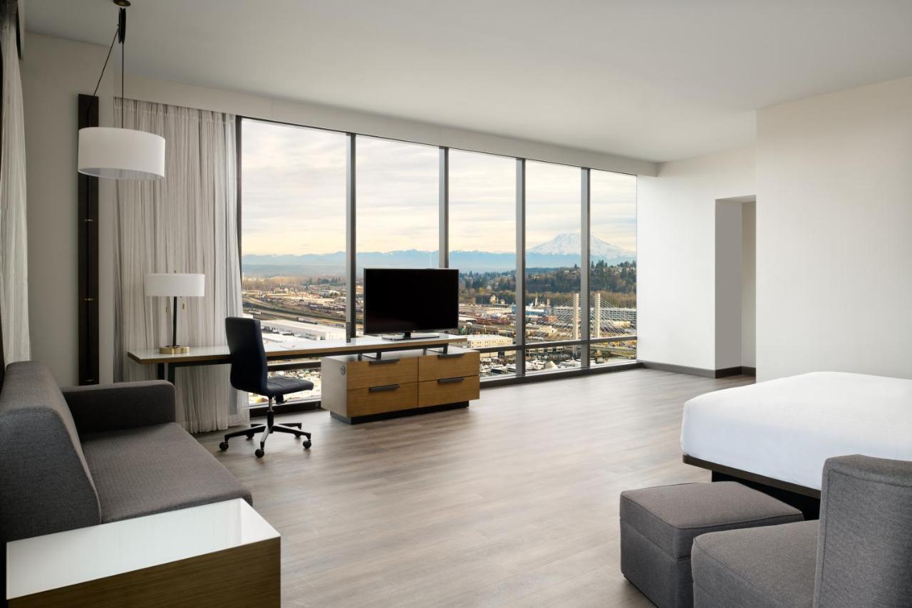 Отель Marriott Tacoma Downtown Экстерьер фото