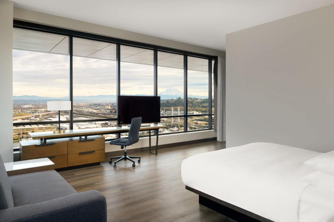 Отель Marriott Tacoma Downtown Экстерьер фото