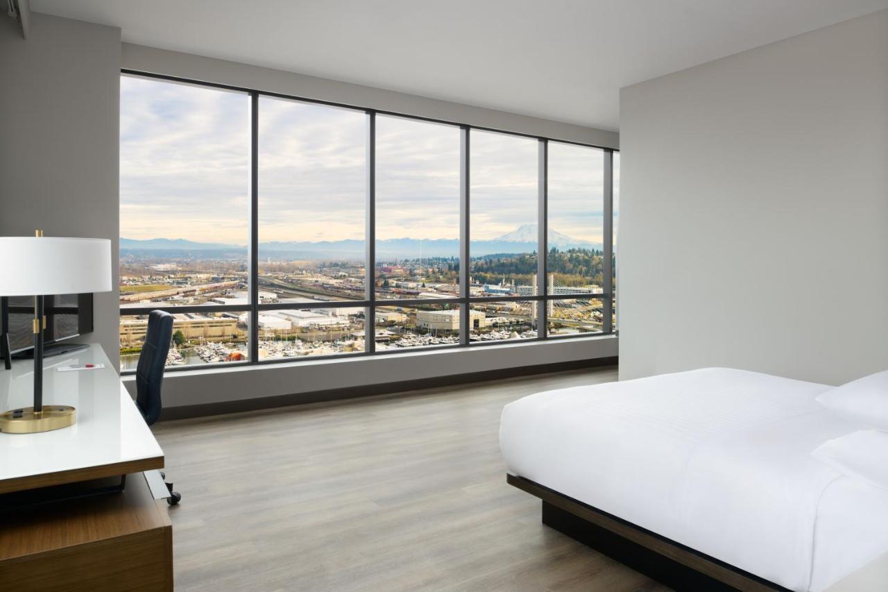 Отель Marriott Tacoma Downtown Экстерьер фото