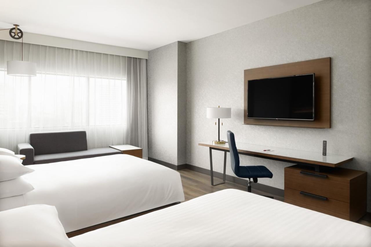 Отель Marriott Tacoma Downtown Экстерьер фото