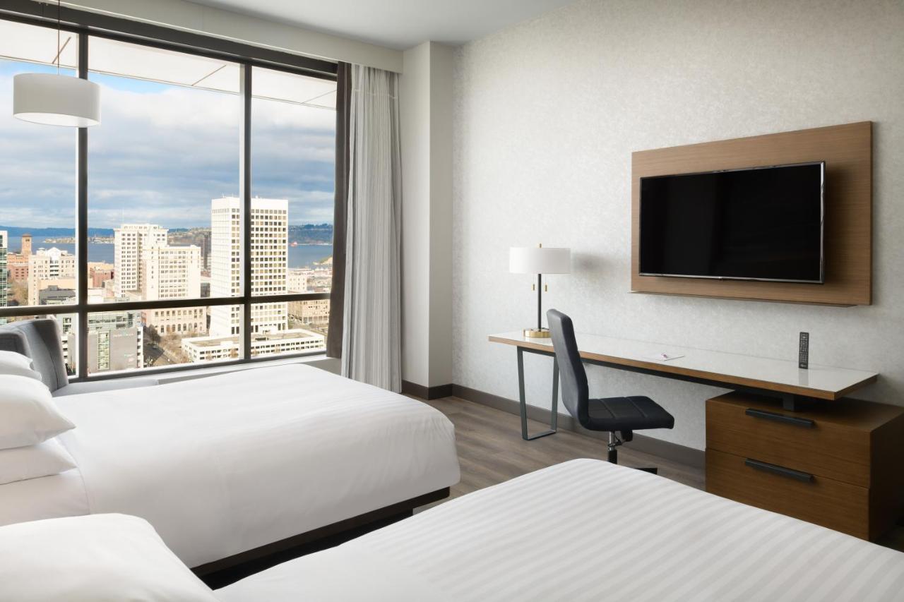 Отель Marriott Tacoma Downtown Экстерьер фото