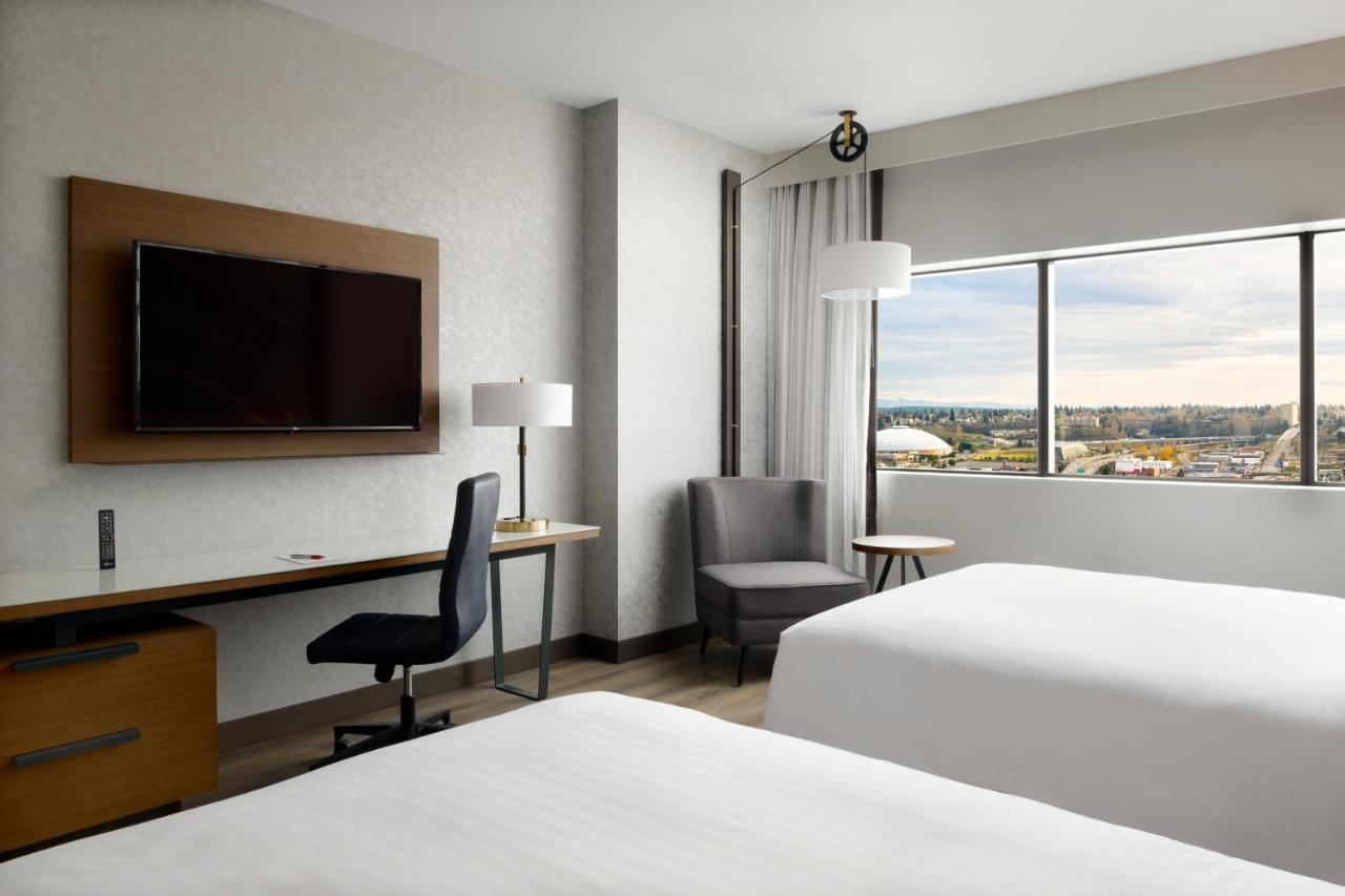 Отель Marriott Tacoma Downtown Экстерьер фото