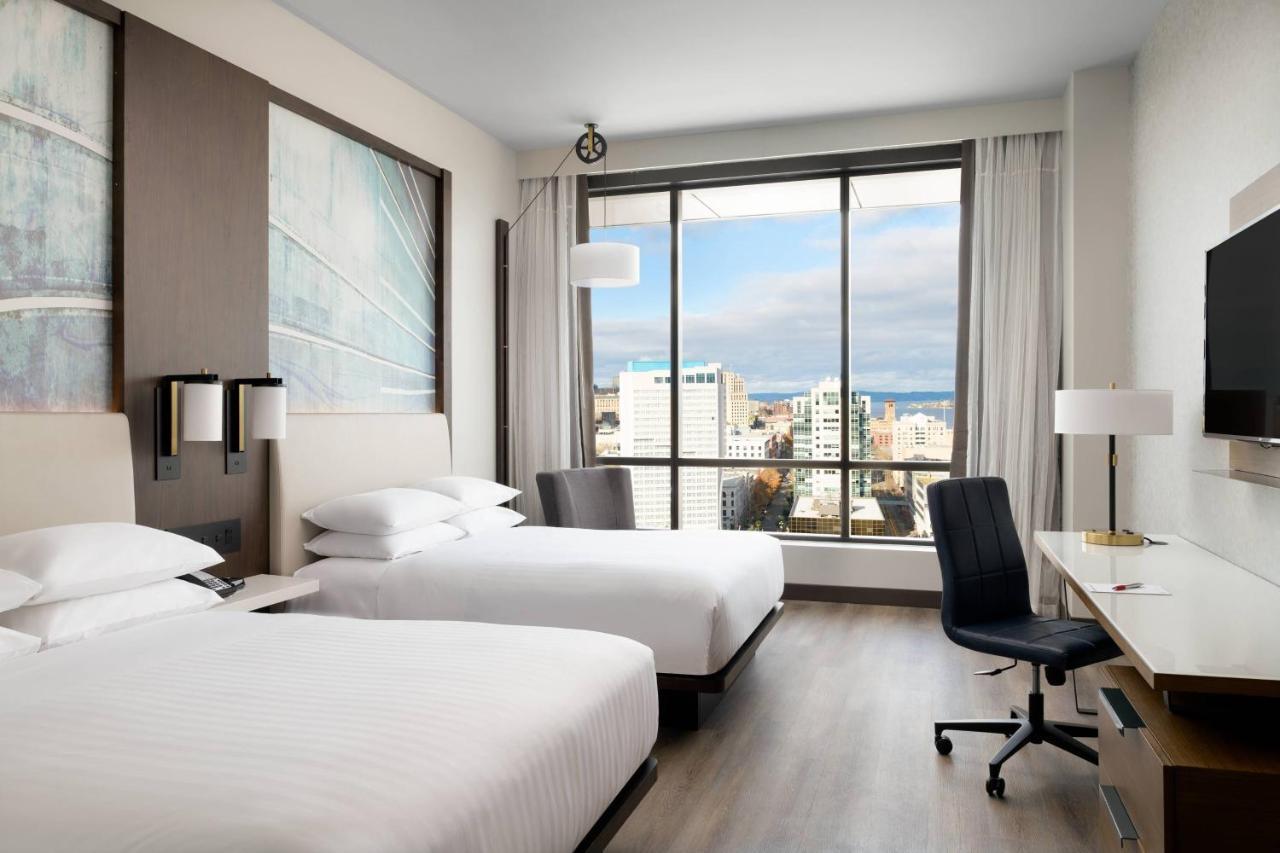Отель Marriott Tacoma Downtown Экстерьер фото