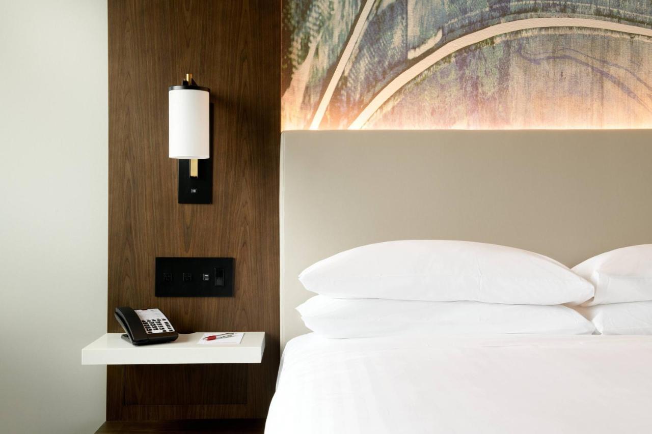 Отель Marriott Tacoma Downtown Экстерьер фото