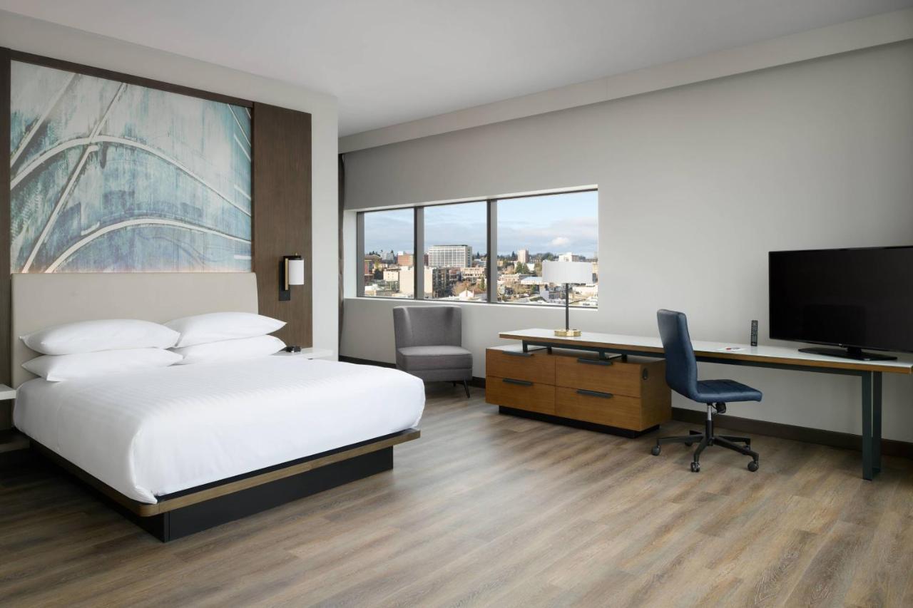 Отель Marriott Tacoma Downtown Экстерьер фото