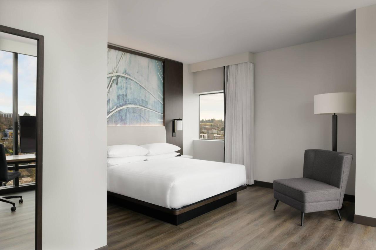 Отель Marriott Tacoma Downtown Экстерьер фото