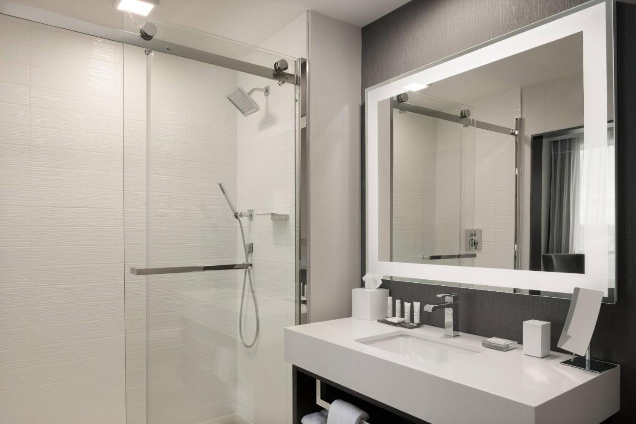 Отель Marriott Tacoma Downtown Экстерьер фото