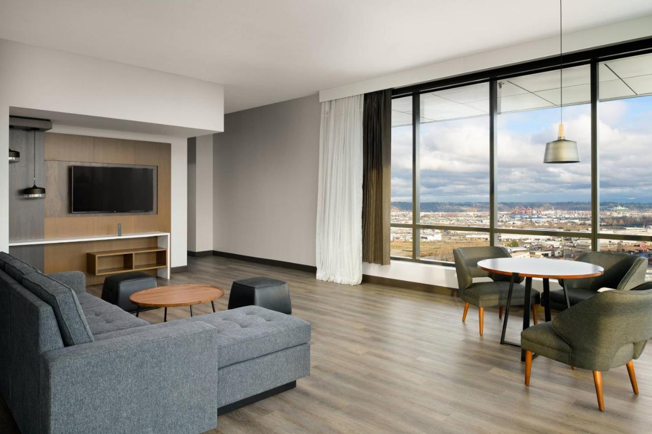 Отель Marriott Tacoma Downtown Экстерьер фото