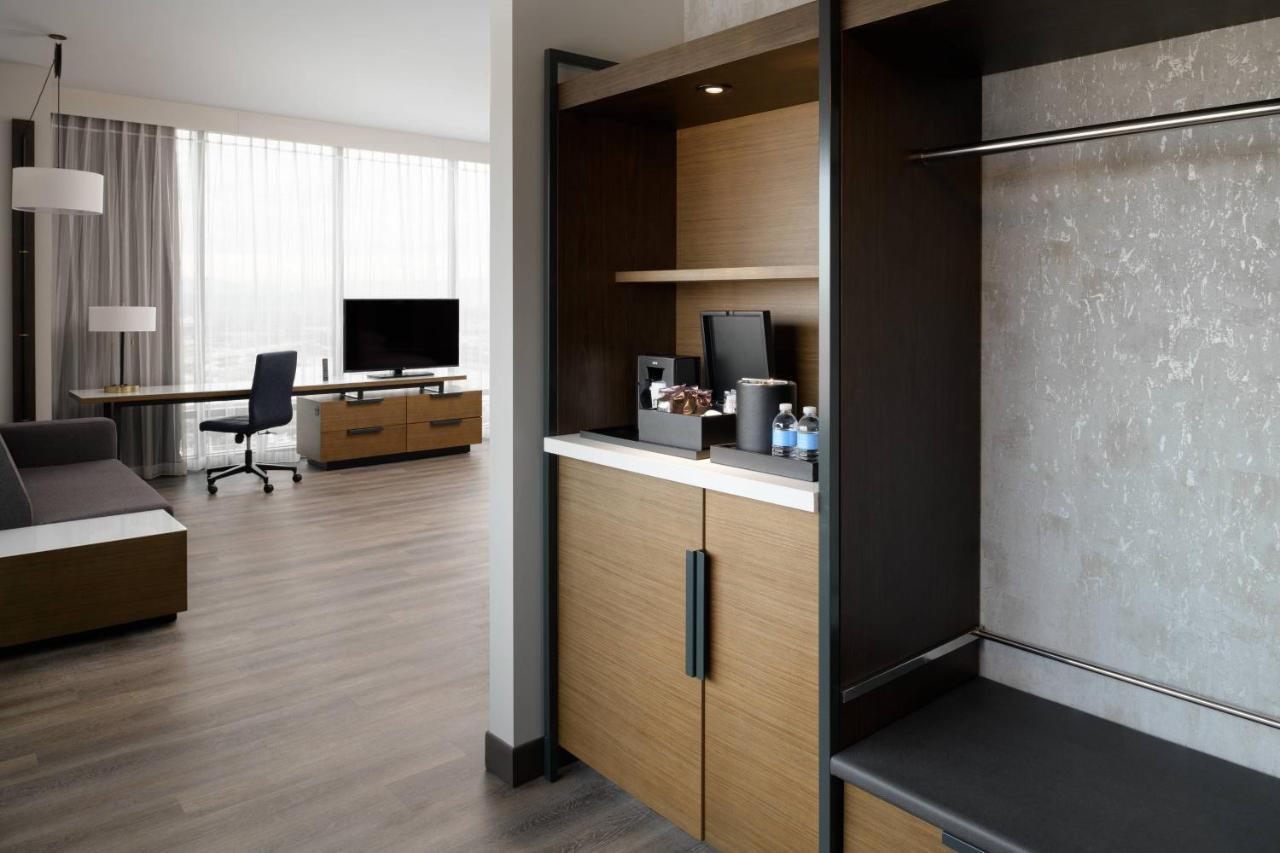 Отель Marriott Tacoma Downtown Экстерьер фото