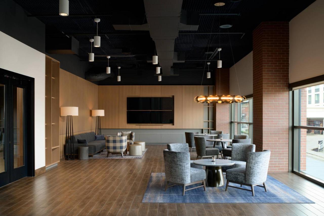 Отель Marriott Tacoma Downtown Экстерьер фото