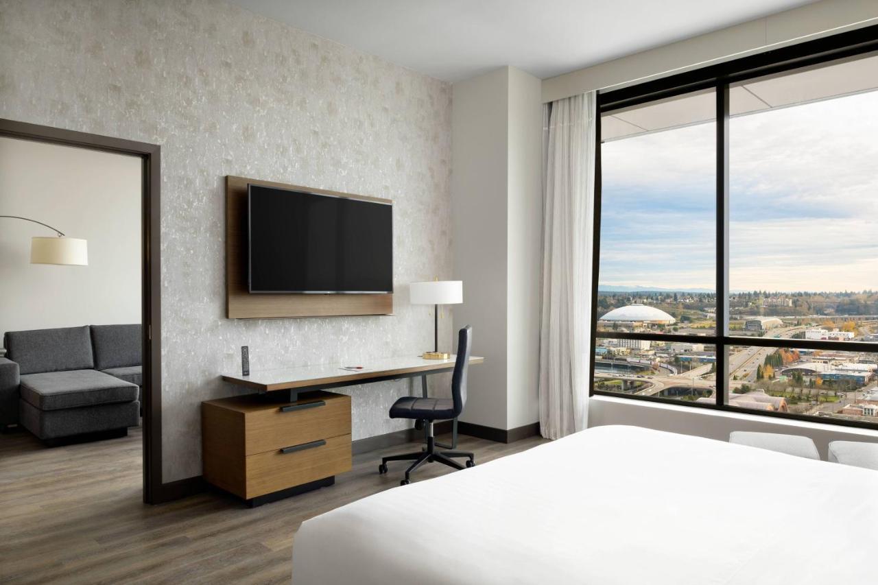 Отель Marriott Tacoma Downtown Экстерьер фото
