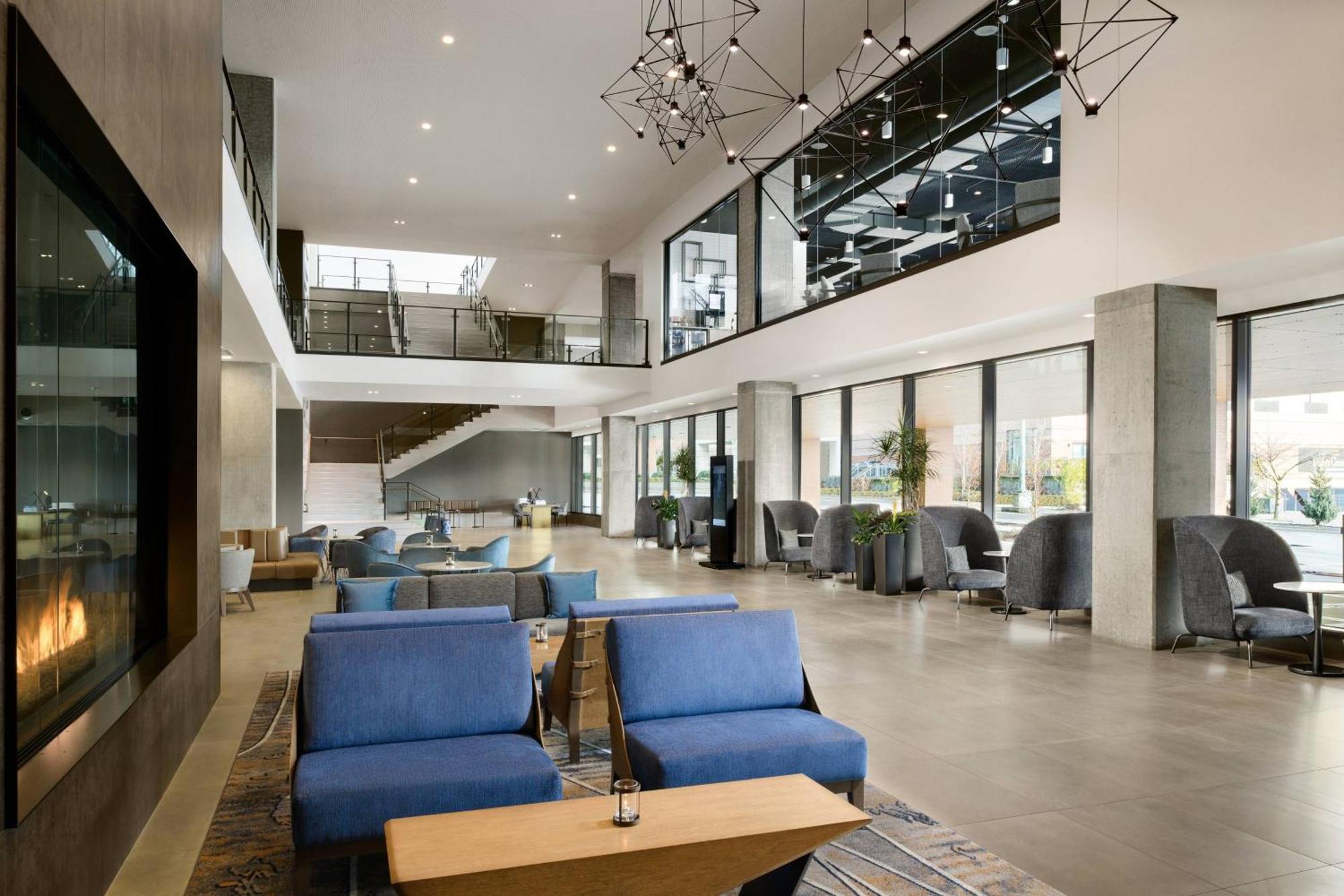 Отель Marriott Tacoma Downtown Экстерьер фото