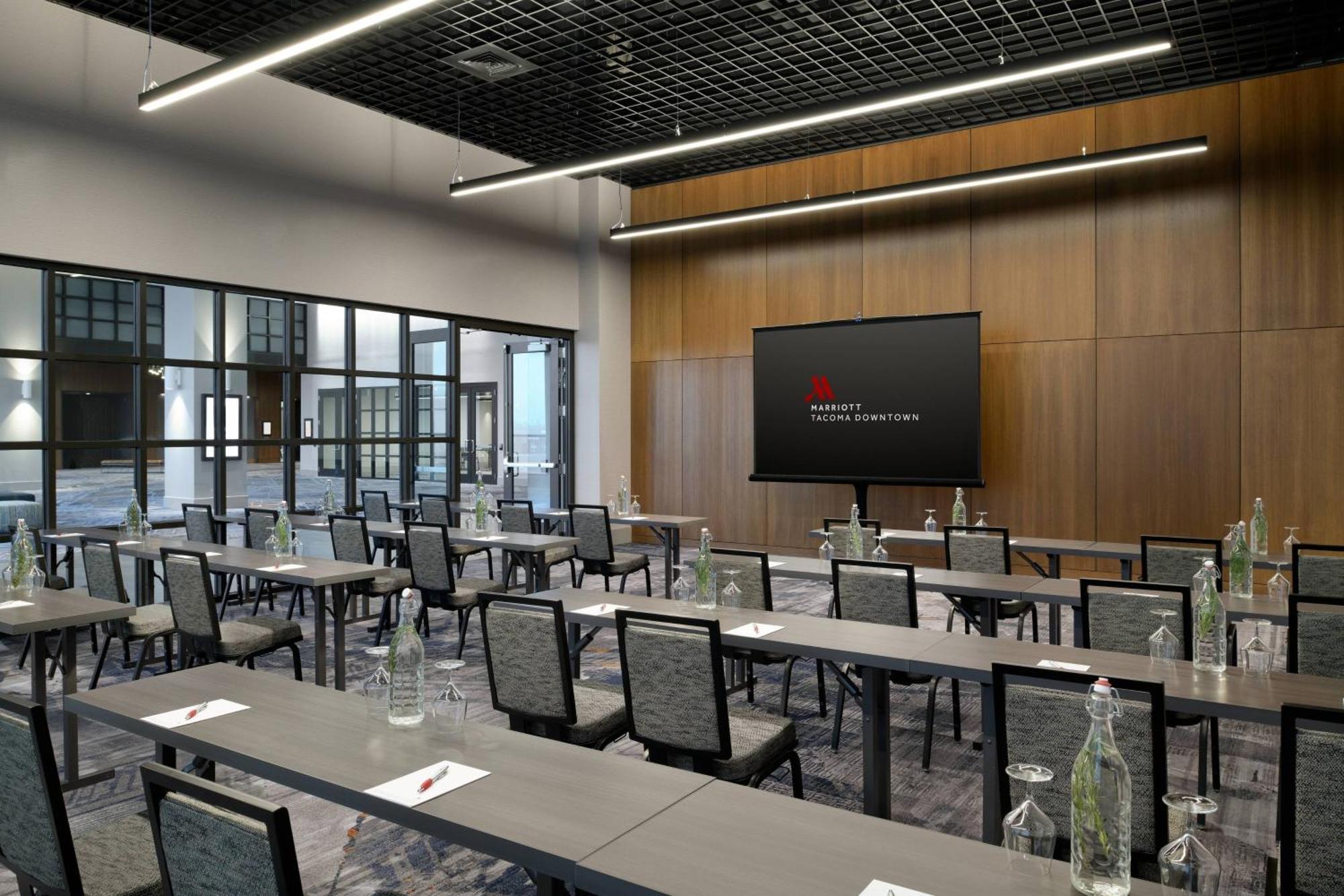 Отель Marriott Tacoma Downtown Экстерьер фото