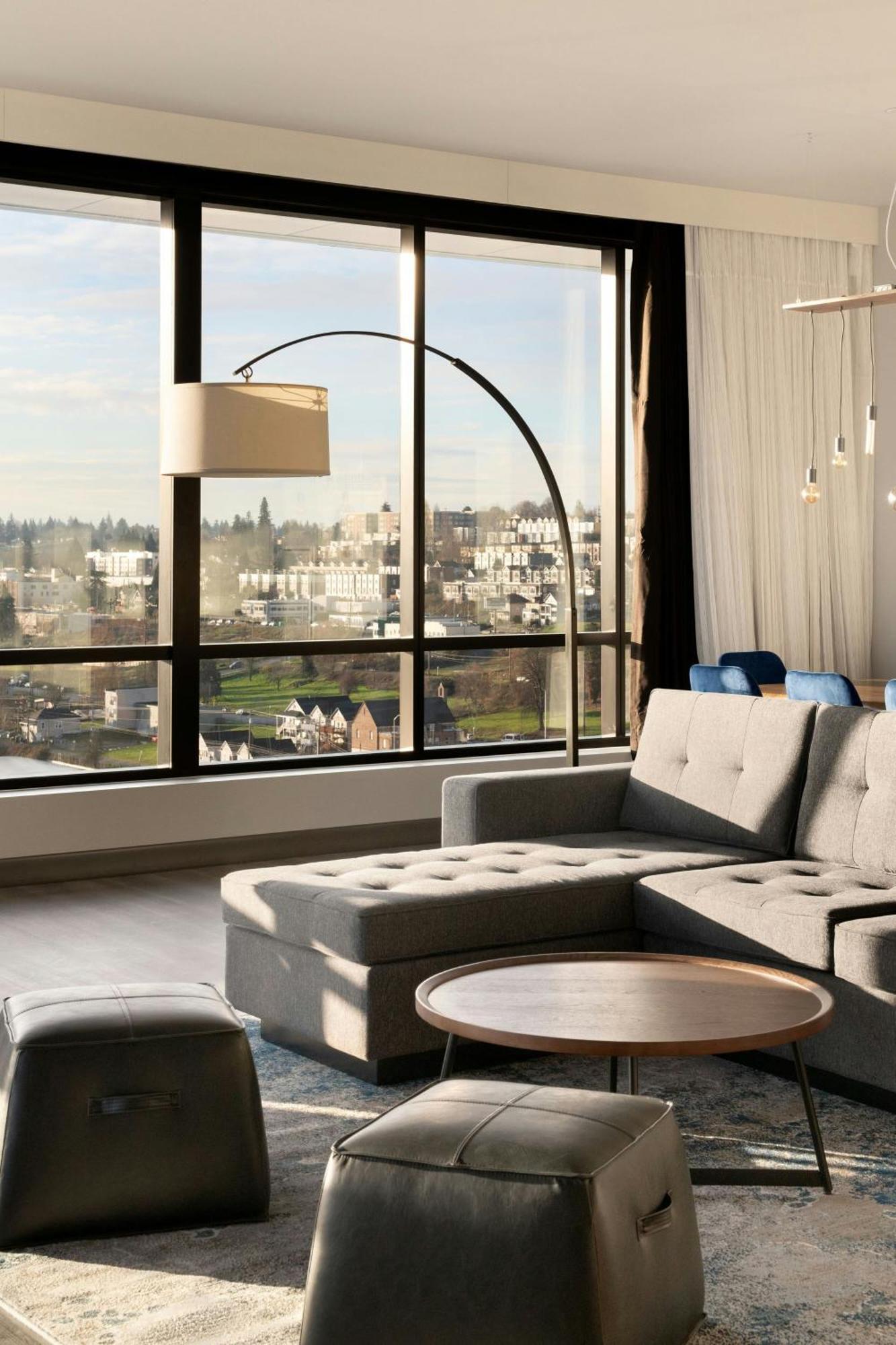 Отель Marriott Tacoma Downtown Экстерьер фото