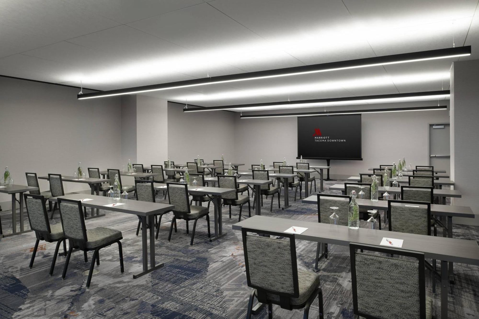 Отель Marriott Tacoma Downtown Экстерьер фото