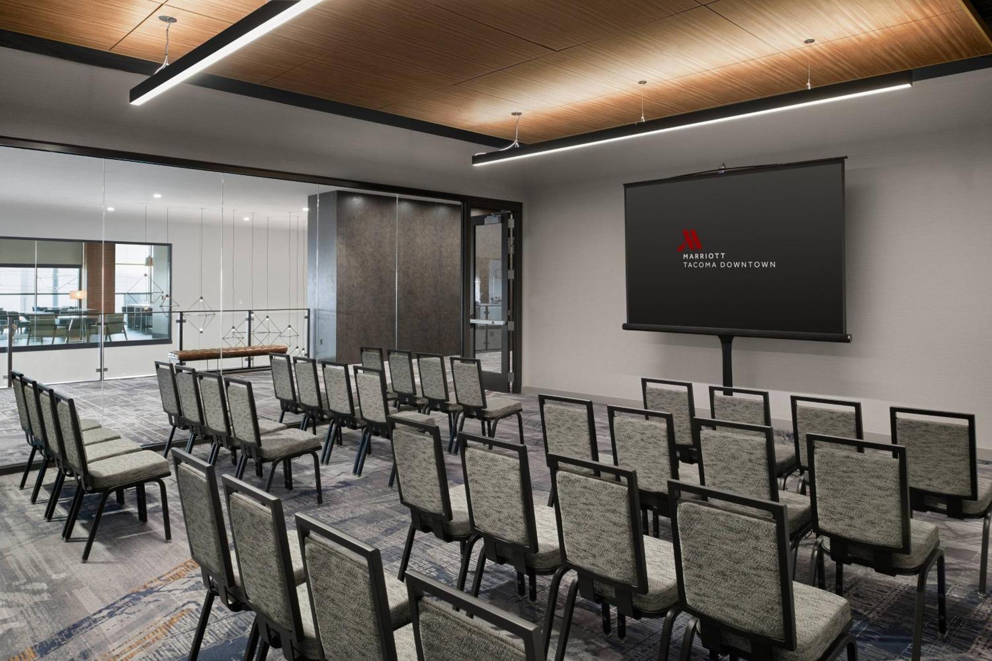 Отель Marriott Tacoma Downtown Экстерьер фото