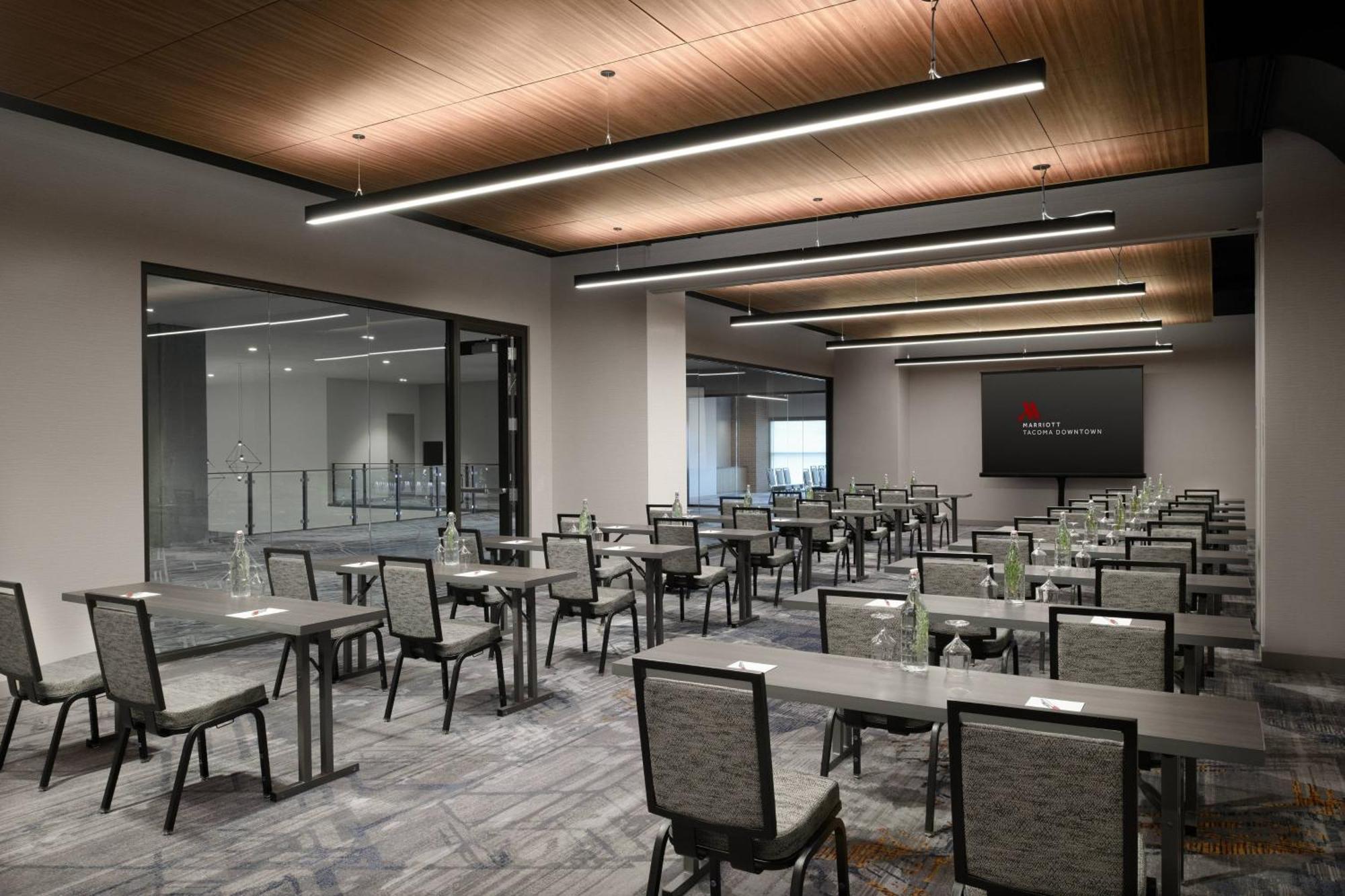 Отель Marriott Tacoma Downtown Экстерьер фото