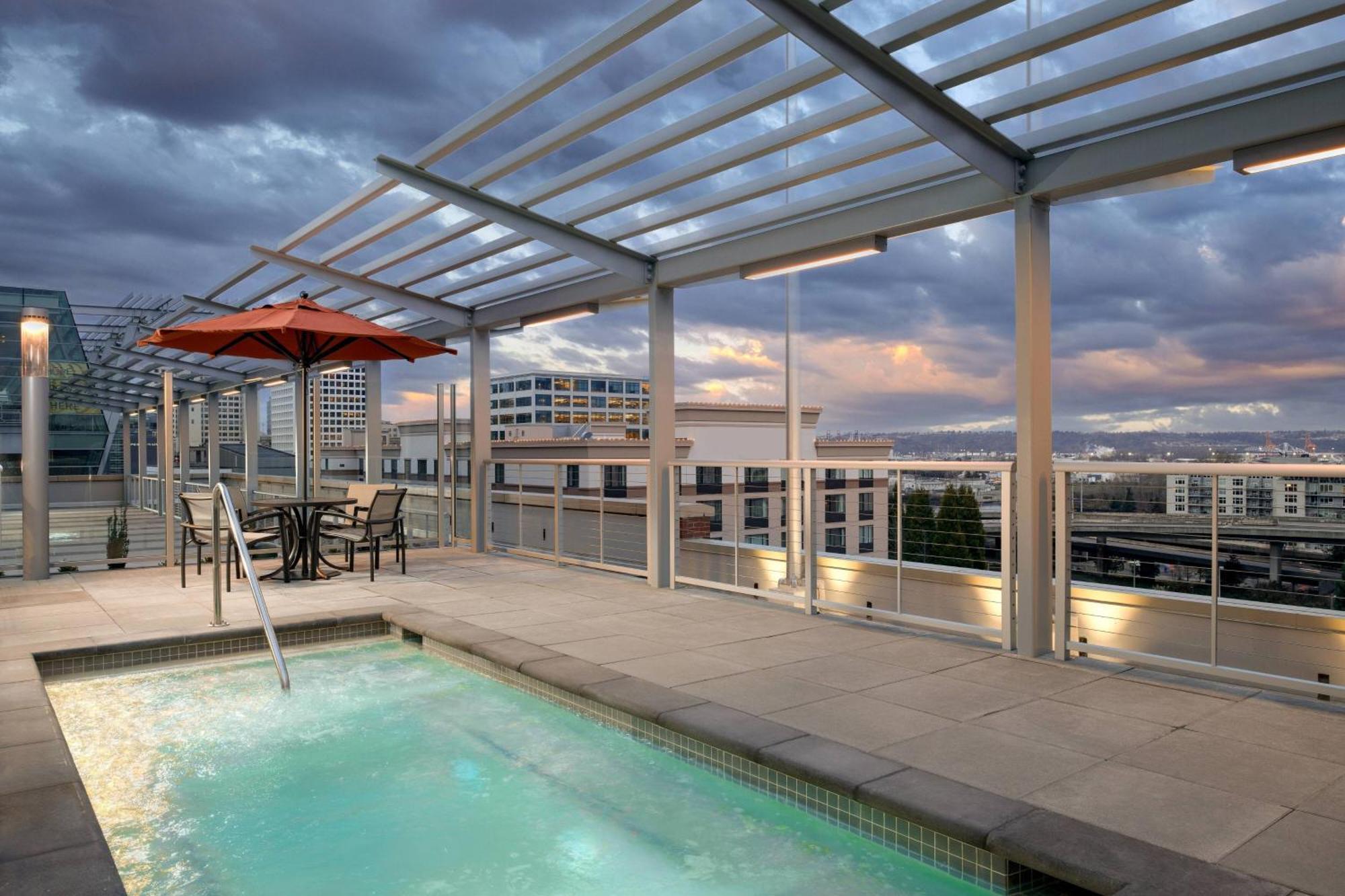 Отель Marriott Tacoma Downtown Экстерьер фото