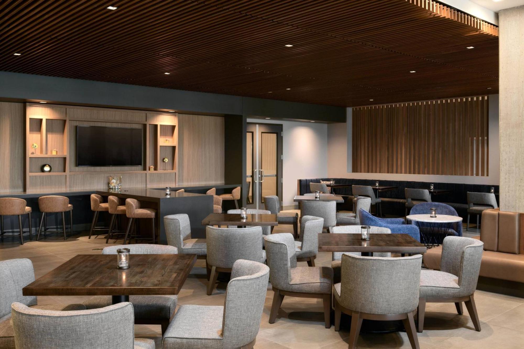 Отель Marriott Tacoma Downtown Экстерьер фото