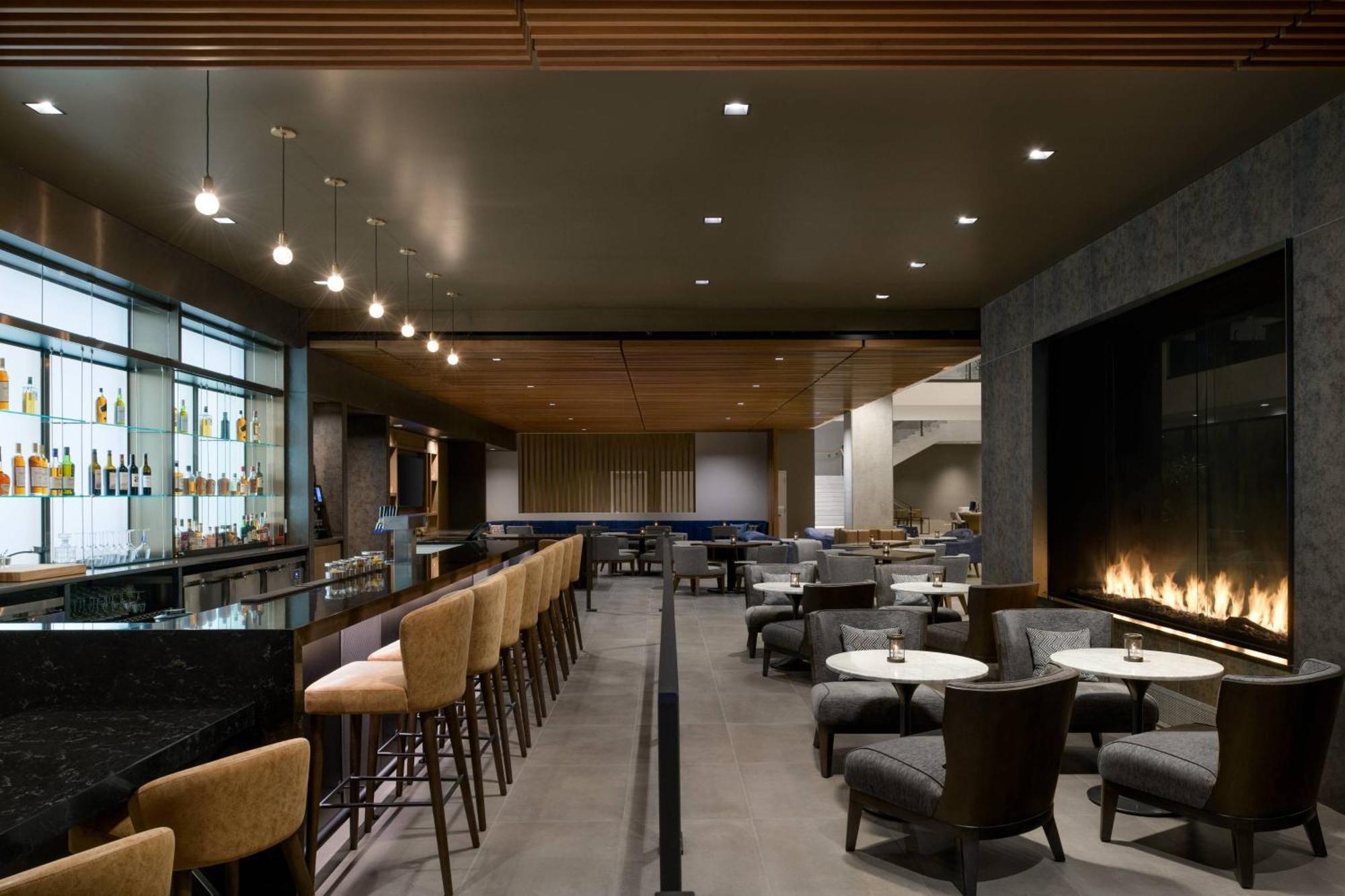 Отель Marriott Tacoma Downtown Экстерьер фото